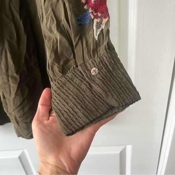 JOHNNY WAS Silk Peasant Blouse Army Green Embroidered Size Large - Picture 7 of 8